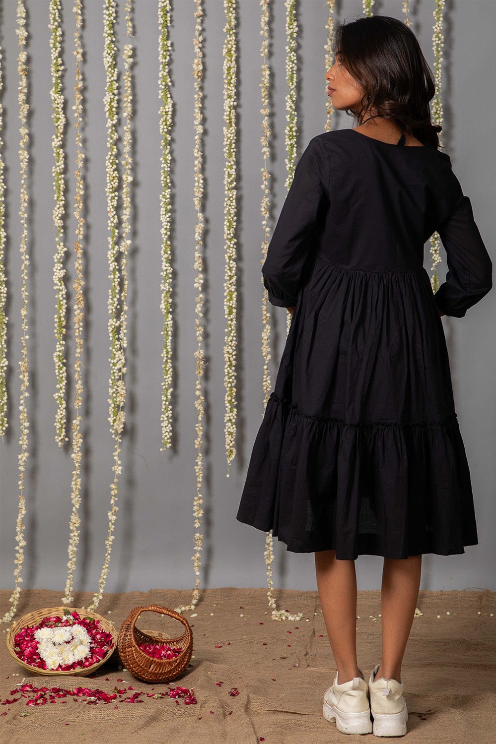 V Neck Cotton Mul Black Graduated Dress