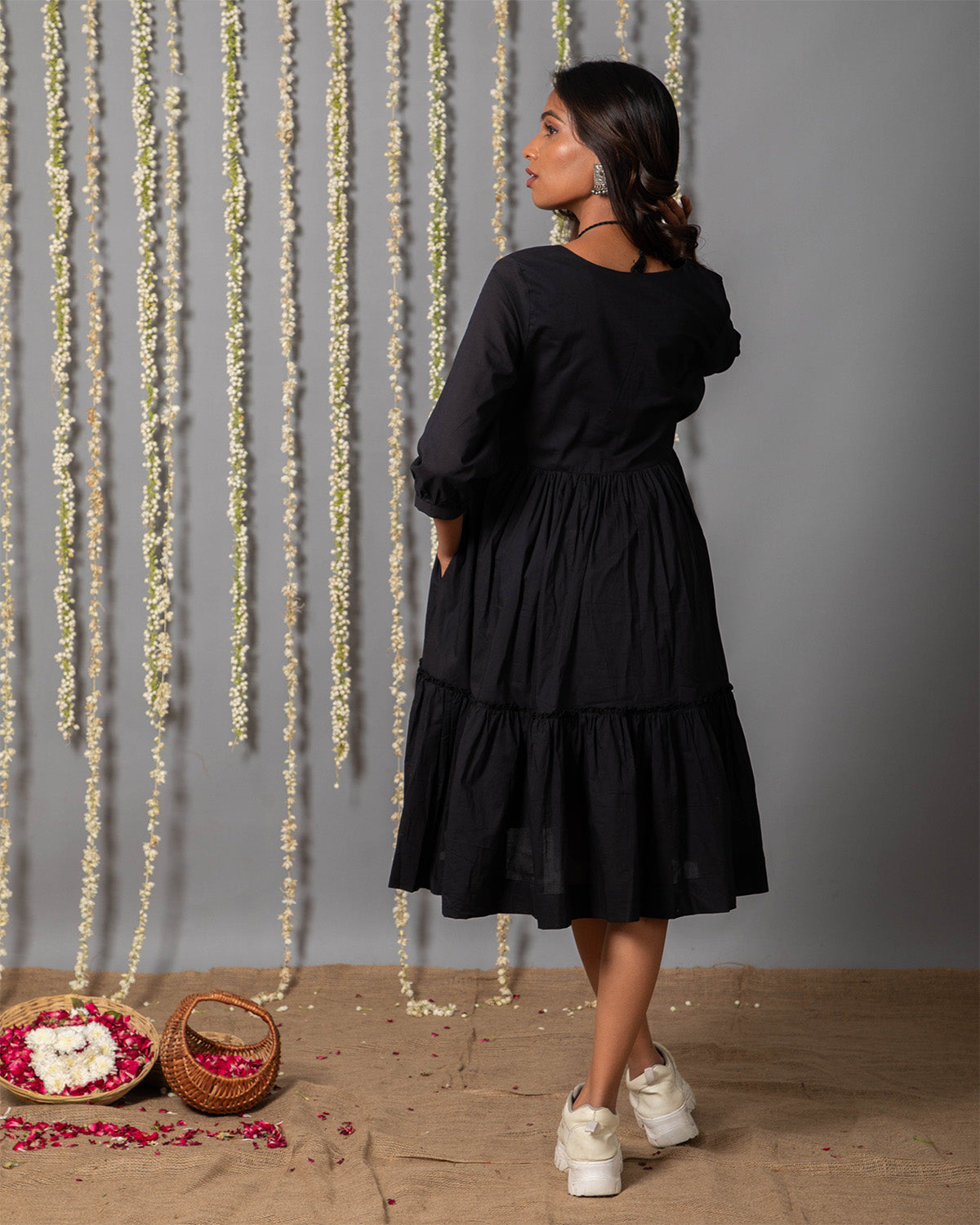 V Neck Cotton Mul Black Graduated Dress