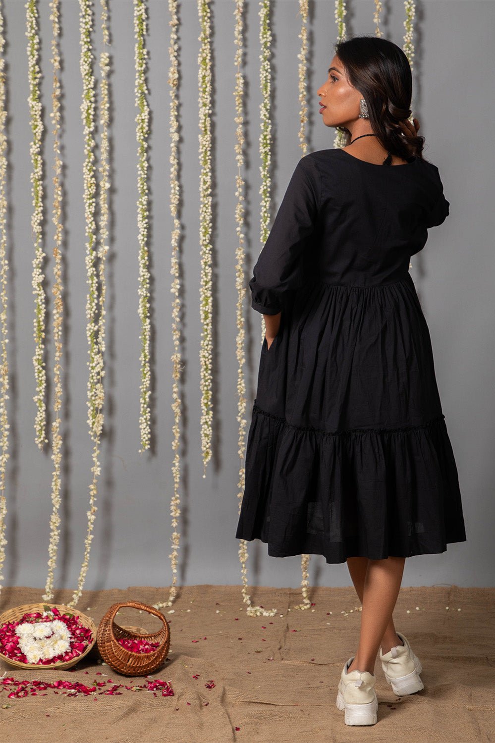 V Neck Cotton Mul Black Graduated Dress